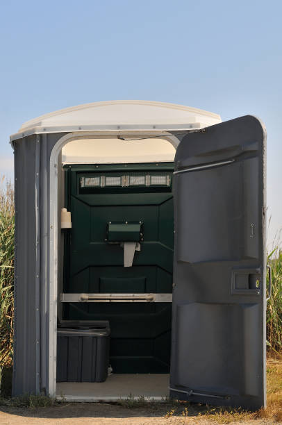Best Portable restroom trailer rental  in Burgaw, NC